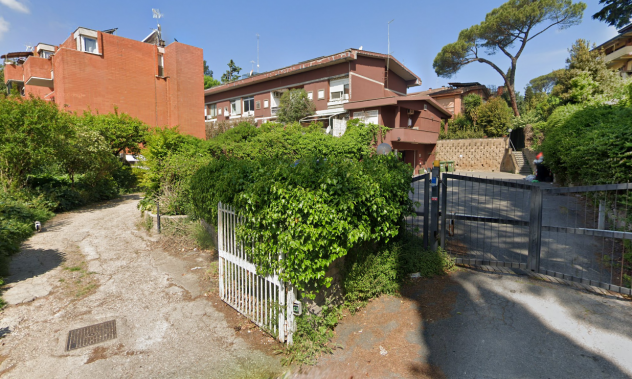 Foto EUR TRE PINI TRILOCALE CON POSTO AUTO