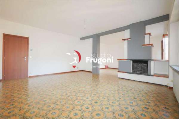 Foto FA221 - APPARTAMENTO IN AFFITTO NON ARREDATO IN CENTRO