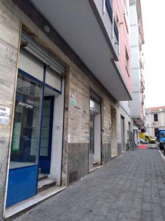 Foto Fittasi 2 locali commerciali