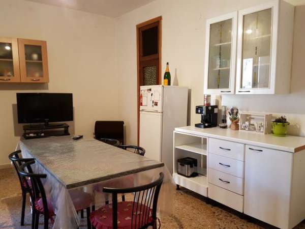 Foto Fittasi ampie luminose stanze arredate