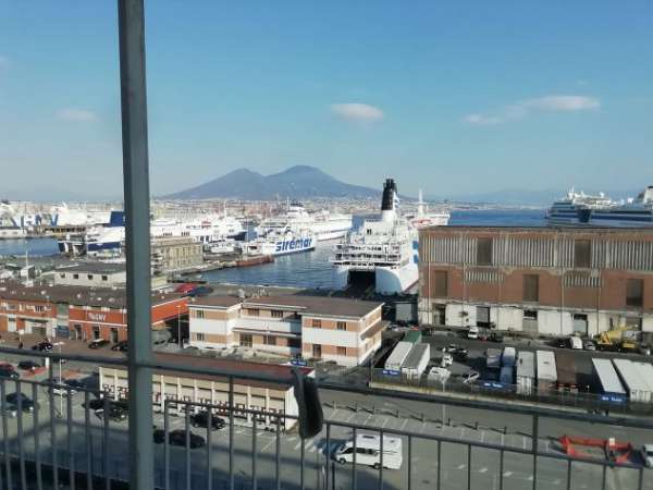 Foto Fittasi appartamento panoramico Piazza Municipio a fianco hotel Romeo di 75 mq