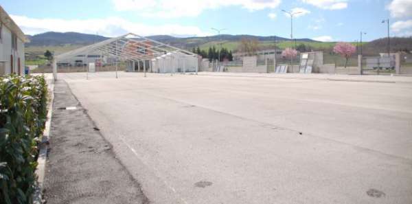 Foto Fittasi Piazzale Commerciale/Artigianale 4mila mq.
