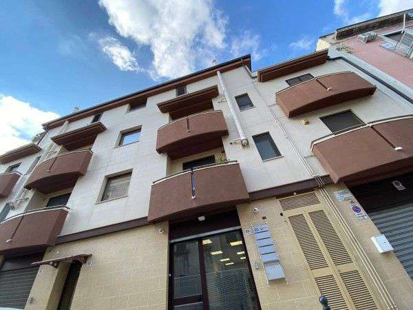 Foto FITTO USO UFFICCIO/STUDIO- VIA SANT'ONOFRIO