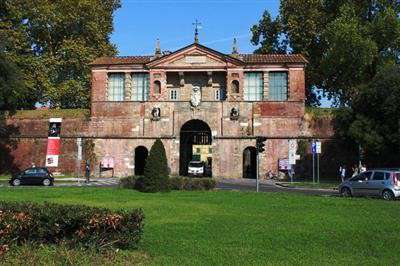 Foto fondo commerciale - buone condizioni a Circonvallazione, Lucca