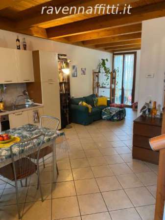 Foto FRAZIONE PRIMA, SOPPALCATO CON POSTO AUTO 540