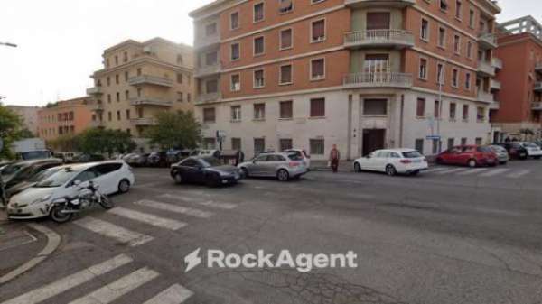 Foto Garage - Posto auto in affitto a Roma - 29mq