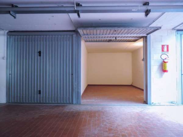 Foto Garage ampio 17m San Lazzaro  zona Caselle, accesso comodo