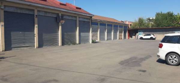 Foto Garage Ampio Deposito-Magazzino