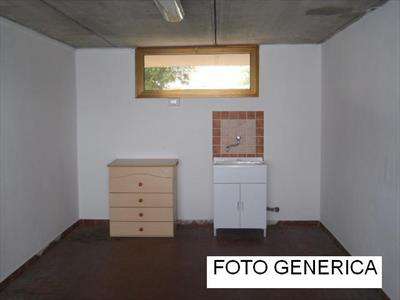 Foto Garage in Affitto, 1 Locale, 30 mq (Calci)