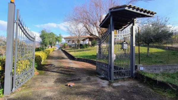 Foto GIFFONI V.P. Villa di mq 350 con Dependance di mq 40 e parco e piscina