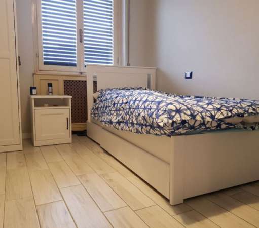 Foto Grande stanza singola ristrutturata di 19 mq vicino metro