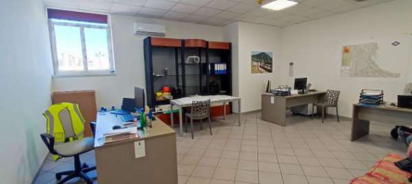Foto Grande ufficio in locazione a Brancaccio vicino al Centro Commerciale Forum
