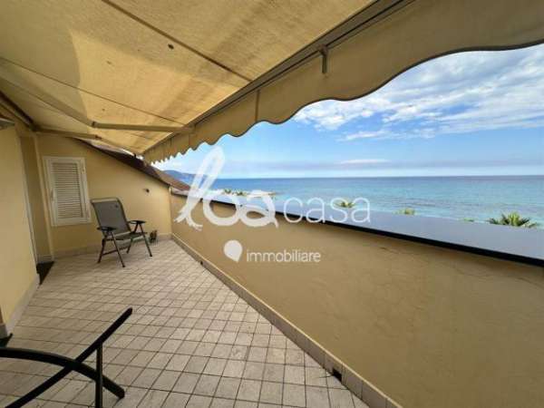 Foto ID 903 LOANO splendido fronte mare in affitto tranistorio no turistico da ottobre 2025 a fine giugno 2026