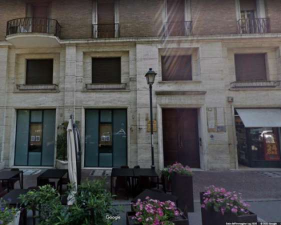 Foto Immobile di 100 m con 5 locali in affitto a Reggio Emilia