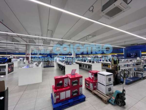 Foto Immobile di 1000 m con 1 locale in affitto a Brescia