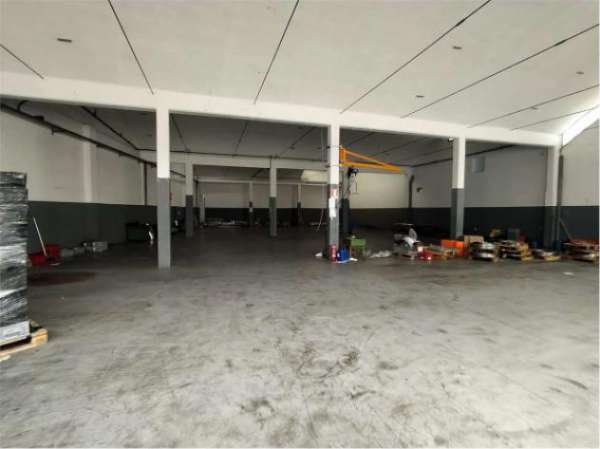 Foto Immobile di 1000 m in affitto a Lecco