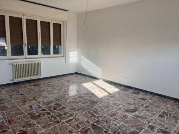 Foto Immobile di 110 m con 4 locali in affitto a Brescia