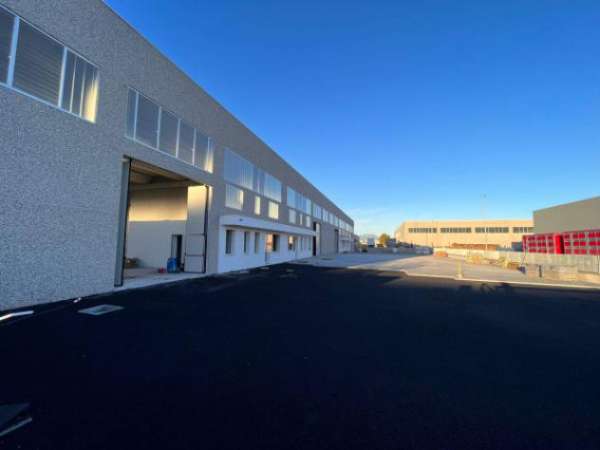 Foto Immobile di 1150 m con 2 locali in affitto a Montichiari