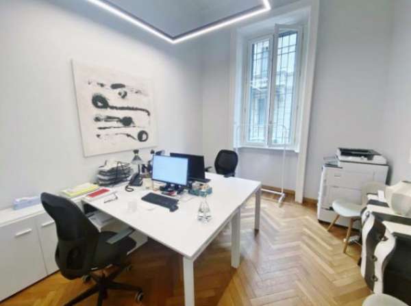 Foto Immobile di 120 m con 5 locali in affitto a Milano