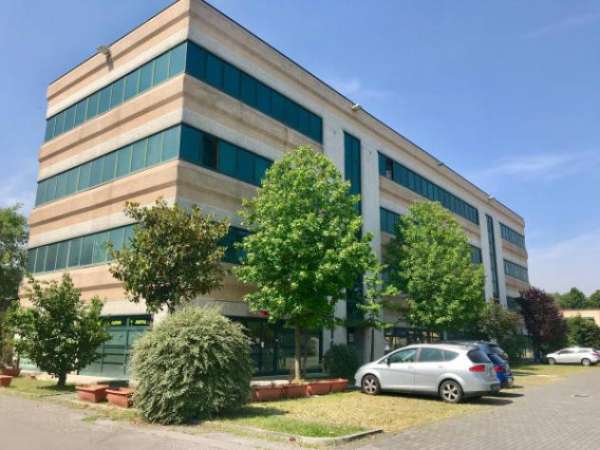 Foto Immobile di 125 m con 1 locale in affitto a Brescia