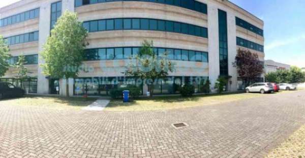 Foto Immobile di 125 m con 2 locali in affitto a Brescia