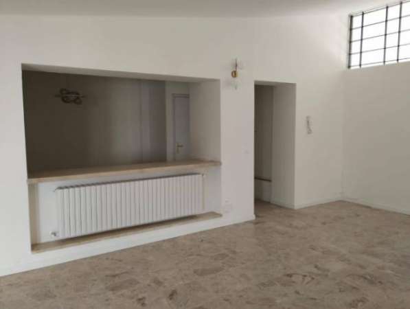 Foto Immobile di 141 m con 3 locali in affitto a Brescia