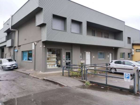 Foto Immobile di 141 m con 3 locali in affitto a Brescia