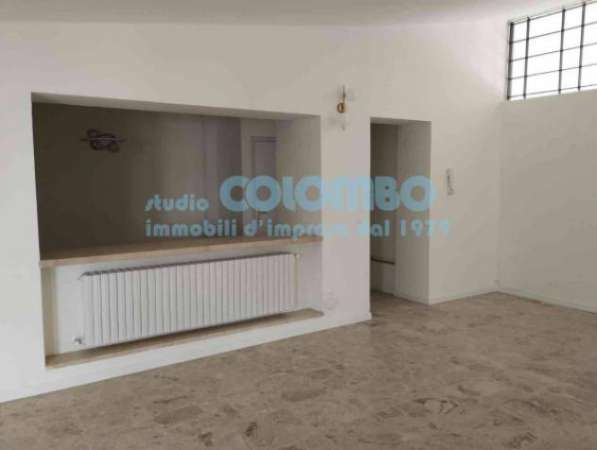Foto Immobile di 141 m in affitto a Brescia