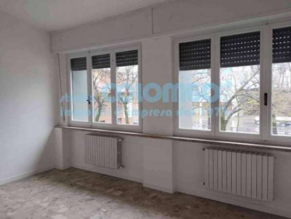Foto Immobile di 141 m in affitto a Brescia