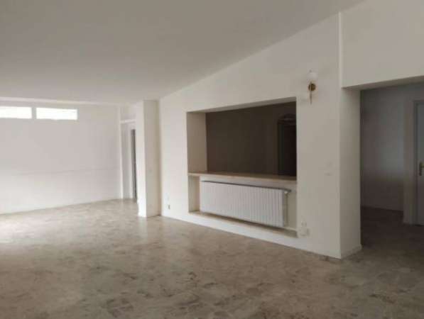 Foto Immobile di 141 m in affitto a Brescia