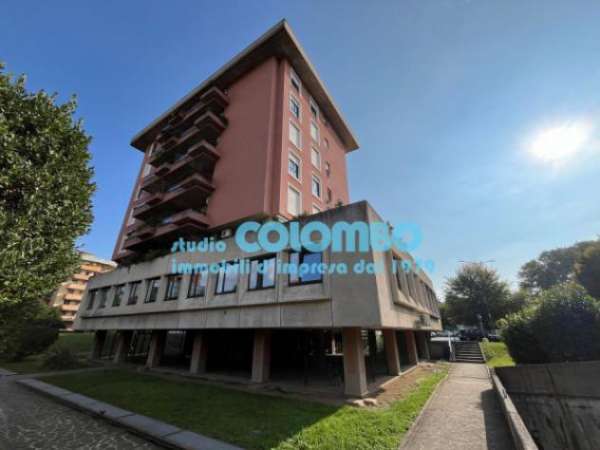 Foto Immobile di 145 m in affitto a Brescia