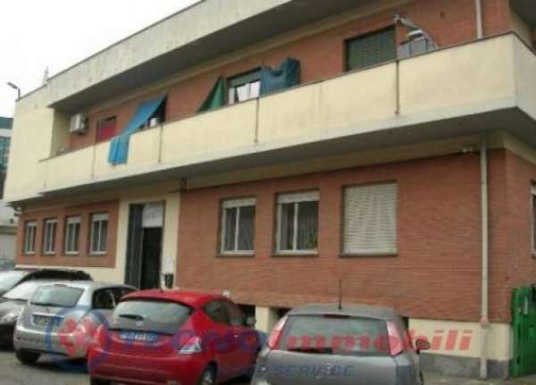 Foto Immobile di 150 m con 4 locali in affitto a Torino