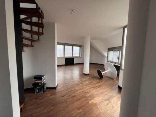 Foto Immobile di 160 m con 3 locali in affitto a Brescia