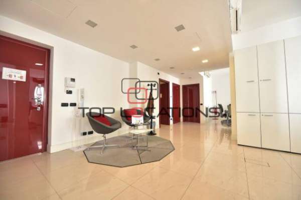 Foto Immobile di 162 m con 3 locali in affitto a Milano