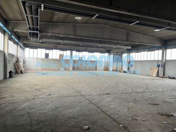 Foto Immobile di 1700 m con 3 locali in affitto a San Zeno Naviglio