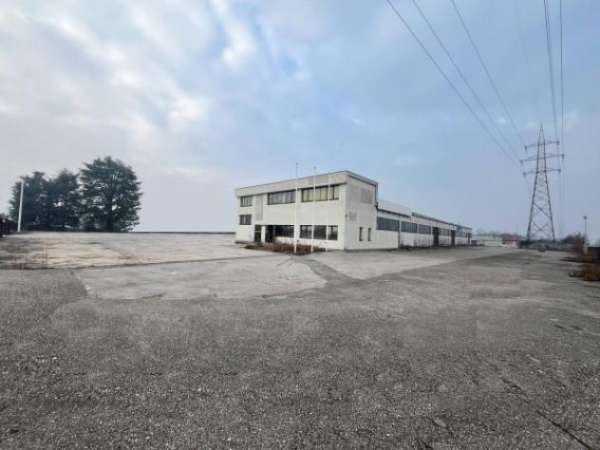 Foto Immobile di 1700 m con 3 locali in affitto a San Zeno Naviglio