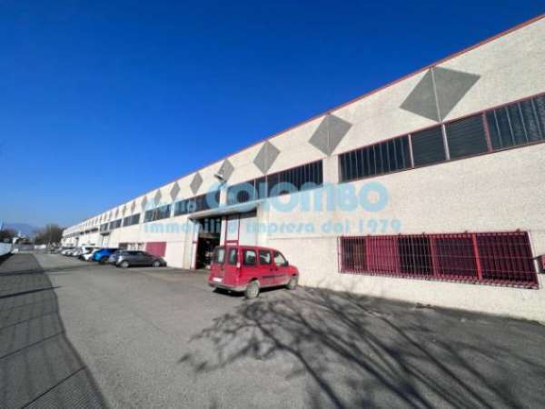 Foto Immobile di 1750 m con 2 locali in affitto a Brescia