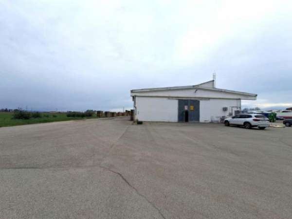 Foto Immobile di 1850 m con 1 locale in affitto a Anzola dell'Emilia