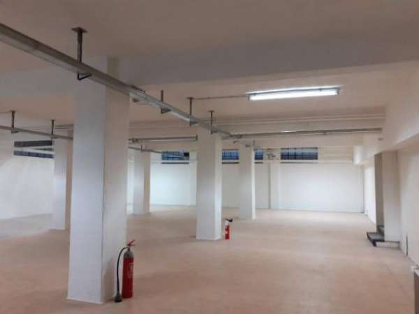 Foto Immobile di 200 m in affitto a Brescia