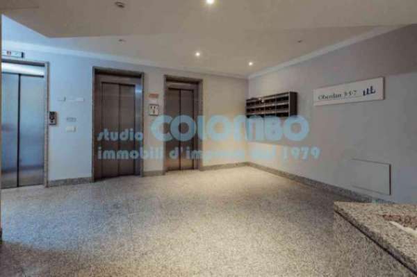 Foto Immobile di 225 m in affitto a Brescia