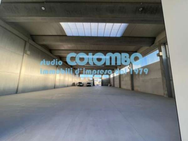 Foto Immobile di 2300 m con 2 locali in affitto a Castenedolo