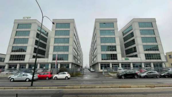 Foto Immobile di 260 m in affitto a Torino