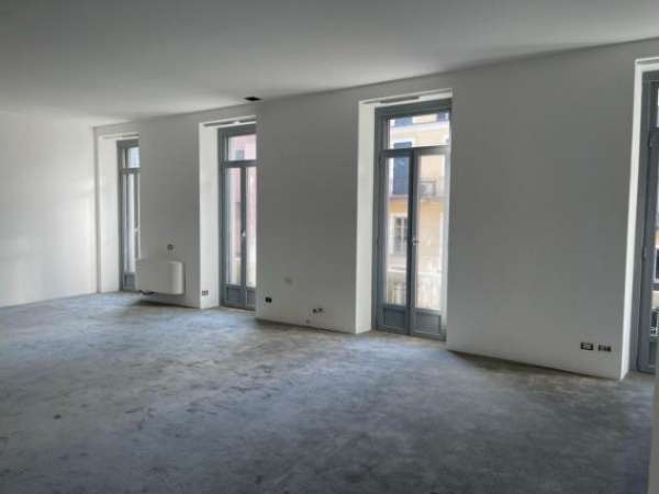 Foto Immobile di 270 m con pi di 5 locali in affitto a Milano
