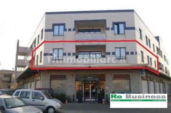 Foto Immobile di 300 m con 5 locali in affitto a Nova Milanese
