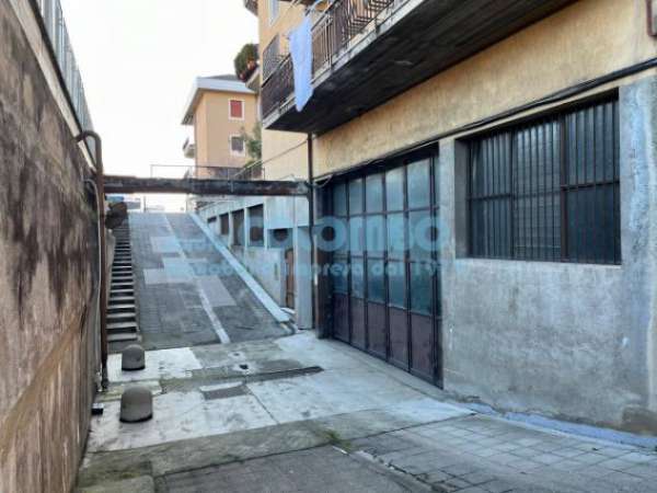 Foto Immobile di 3300 m in affitto a Brescia
