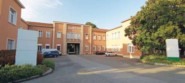 Foto Immobile di 340 m con pi di 5 locali in affitto a Bologna