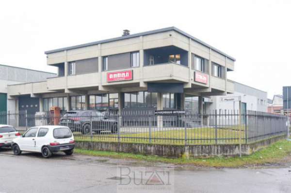 Foto Immobile di 350 m con 1 locale in affitto a Meda