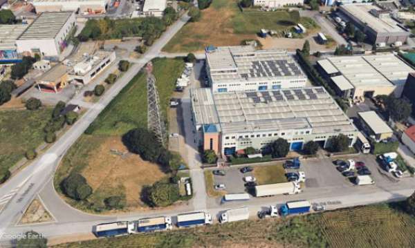Foto Immobile di 350 m in affitto a Desio