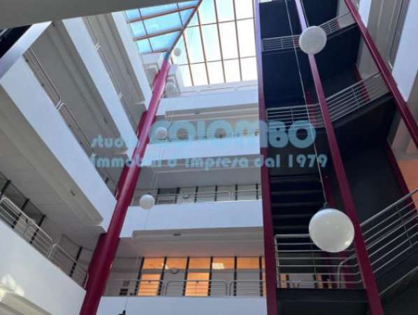 Foto Immobile di 360 m con 5 locali in affitto a Brescia