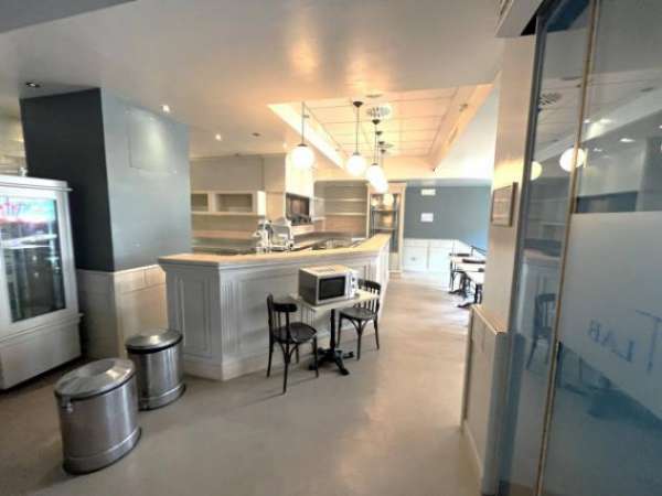 Foto Immobile di 400 m con 2 locali in affitto a Brescia